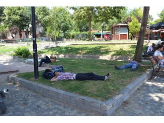 Suriyelilerin Edirne Sıcağıyla İmtihanı