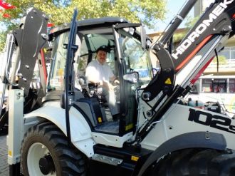 Havran Belediyesine İş Makinesi