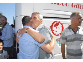 Hacı Adayları Dualarla Uğurlandı