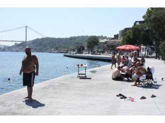 Sıcaktan Bunalan Vatandaşlar Soluğu Boğaz’da Aldı