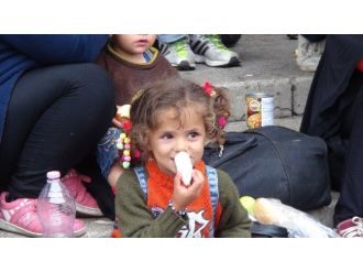 Mültecilerin Bekleyişi Sürüyor