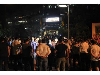 Hürriyet Gazetesi Önünde Protesto
