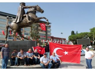 Chp’li Başkan Şehitler İçin Oturma Eyleminde