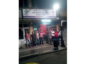 Hdp Binasına Mhp Bayrağı Astılar