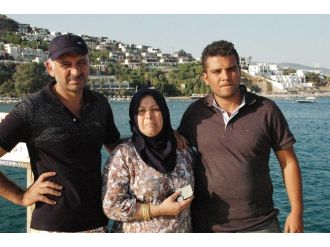 (Özel Haber) Iraklı Aile Denizde Kaybolan Oğulları İçin Seferber Oldu