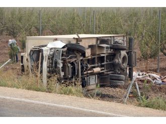 Askeri Araç Devrildi: 2 Yaralı