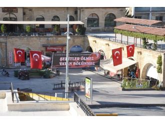 Esnaflar Duygularını Pankarta Döktü