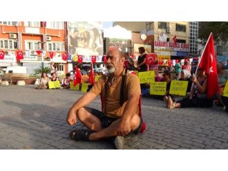 Şehitler İçin Gözü Yaşlı Protesto