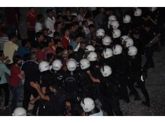 Vatandaşlar Hdp İl Başkanlığına Yürüdü