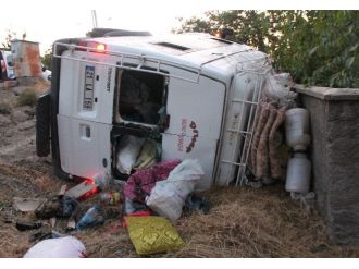 Mevsimlik İşçiler Evlerine Dönerken Kaza Yaptı: 20 Yaralı