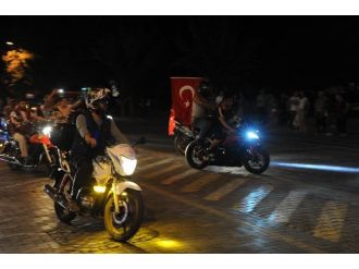 Uşaklı Motorcular Şehitler İçin Yollara Döküldü