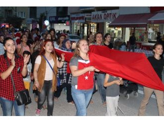 Kadınlar Şehitler İçin Yürüdü