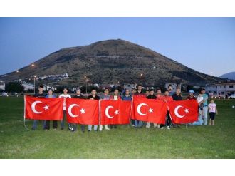(Özel Haber) Dağlıca’da Şehit Olan Askerler İçin Yamaç Paraşütüyle Türk Bayrağını Açarak Uçtular