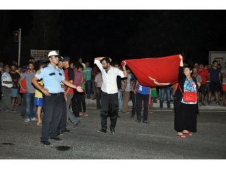 Antalya’da Taşlı Sopalı Terör Protestosu
