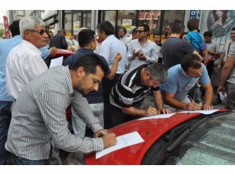 Kadınlar Askerlik İçin Toplu Müracaatta Bulundu