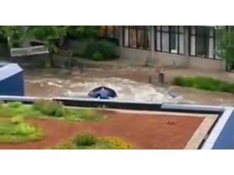 Sel Değil: Su Borusu Patladı !