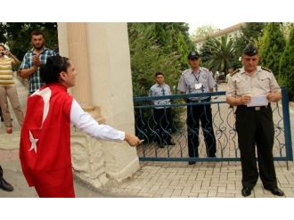 Kadınlar Askere Gitmek İçin Dilekçe Verdi