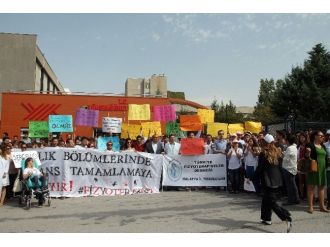 Sağlık Çalışanları Yök’ü Protesto Etti