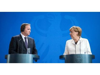 Merkel: “Ortak Avrupa İltica Sistemi Kağıt Üzerinde Kalmamalı”