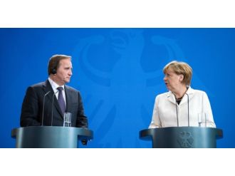 Merkel’den Mültecilerin Durumuyla İlgili Çağrı