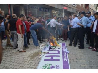 Hdp’nin Tabelasını Yaktılar