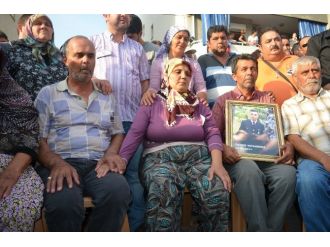 Acılı Anne Baba Şehit Evlatlarını El Ele Beklediler