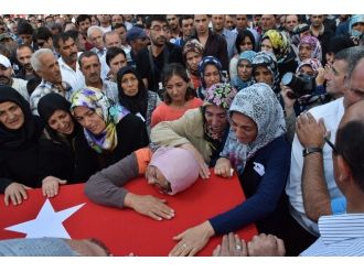 Ardahan Şehidini Son Yolcuğuna Uğurladı