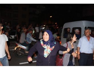 Çanakkale’de Hdp İl Binasına Türk Bayrağı Bayrak Astılar