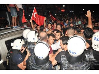 Mersin’de Hdp Binalarına Saldırı