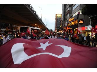 Türkiye Şehitleri İçin Ayakta