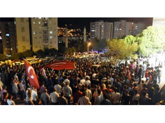 Binlerce Vatandaş Şehidin Evine Yürüdü