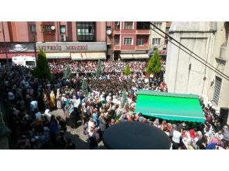 Şehit Polisin Cenazesi Evinin Önüne Getirildi