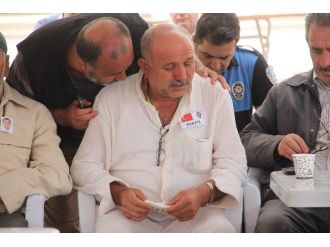 Şehit Polis Memuru Koç’un Babası Hac Kıyafetleri İle Taziyeleri Kabul Etti