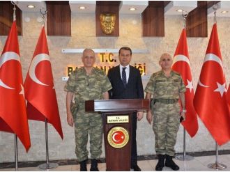 7. Kolordu Komutanı Batman Valisini Ziyaret Etti