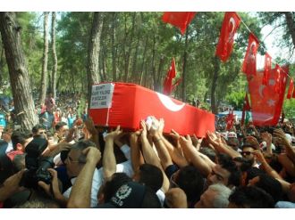Şehit Asker Kardeşinin Yanına Defnedildi