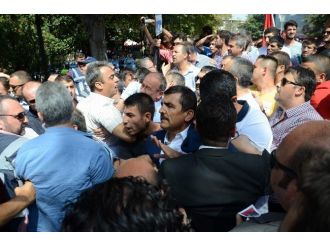 Şehit Yarbayın Cenaze Töreninde Arbede Yaşandı