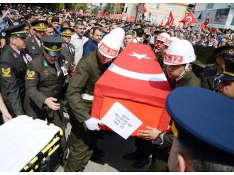Şehidi Onbinler Uğurladı