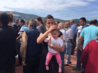 Şehit Olan Babasını Karşıladı