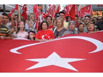 İzmirliler Şehitler İçin Yürüdü