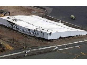 Abd’de Havalimanının Hangarı Çöktü: 4 Yaralı