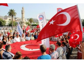 (Özel Haber) Terör Olayları Bayrak Satışlarını Arttırdı