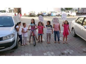 Küçük Çocuklardan Şehitlere Saygı