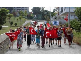 Yaşları Küçük, Yürekleri Büyük