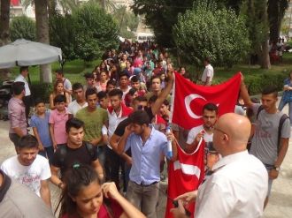 Hatay’da Gençler ’Şehitleri Anma Yürüyüşü’ Yaptı
