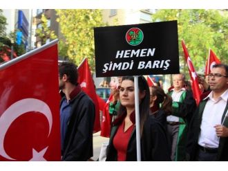 Cübbelerini Giyip Terörü Lanetlediler