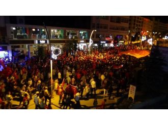 Bolu’da Taraftar Gruplarından Teröre Tepki Yürüyüşü