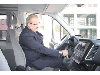 Vali Bağışlanan Aracın Marşına Basarak Test Sürüşü Yaptı