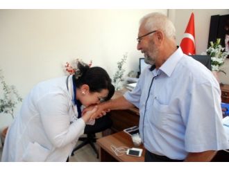 Şehit Ailelerini Duygulandıran Doktor Türkiye’ye Örnek Oldu