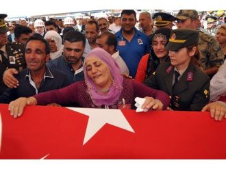 Şehit Gökhan Çakır İzmir’de Son Yolculuğuna Uğurlandı