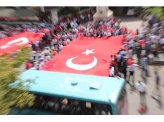 Bingöl’de Teröre Dev Bayraklı Tepki